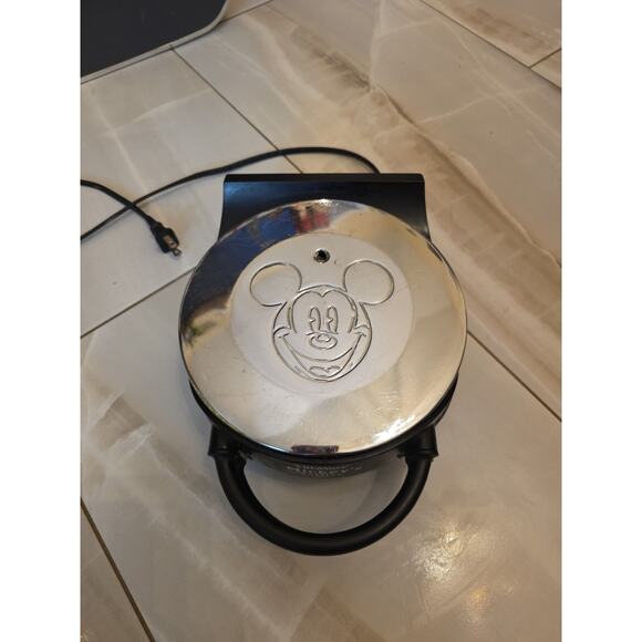 Disney Mickey's Single Waffler VillaWare Mickey Mouse Waffle Maker Model 5555-01 - Picture 1 of 16